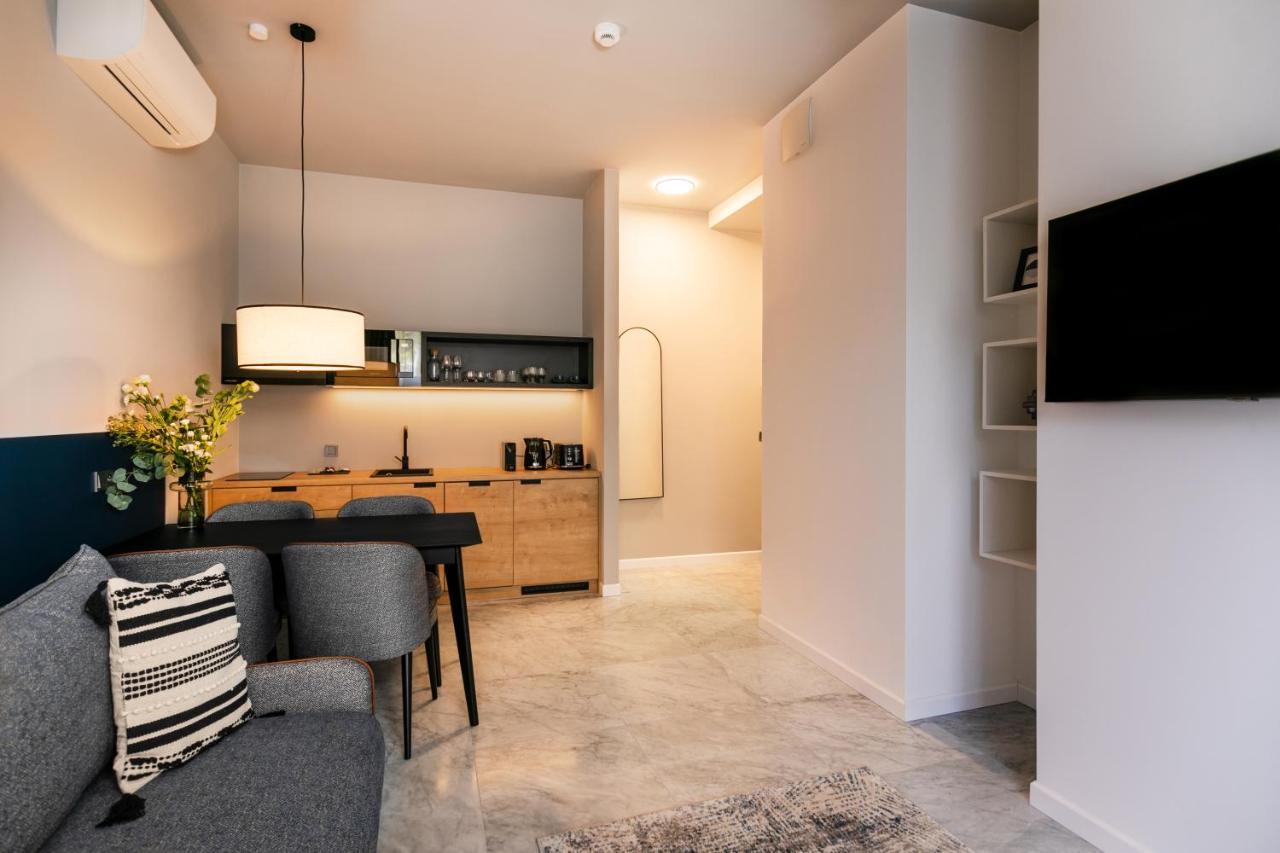 One-Bedroom Apartment,1290951301:JPEG