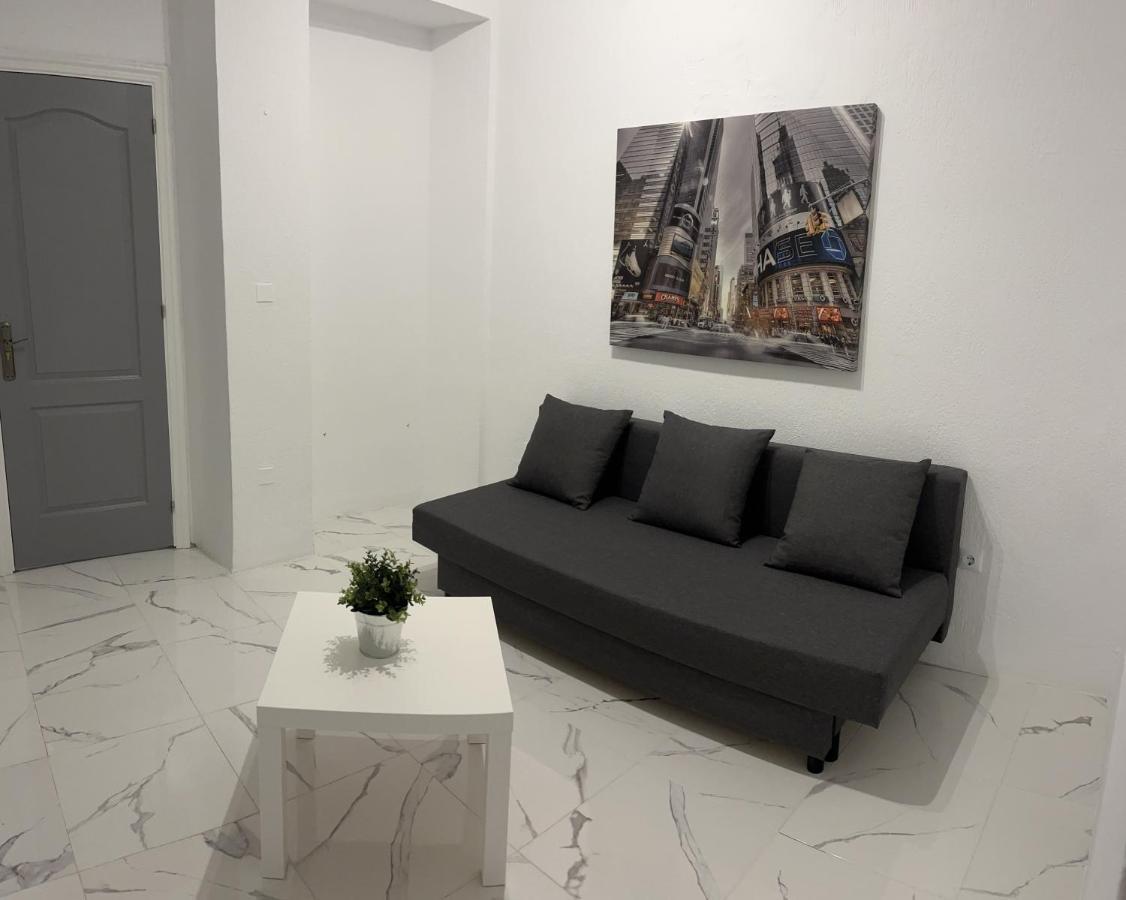 Large Double Room,1328094026:JPEG