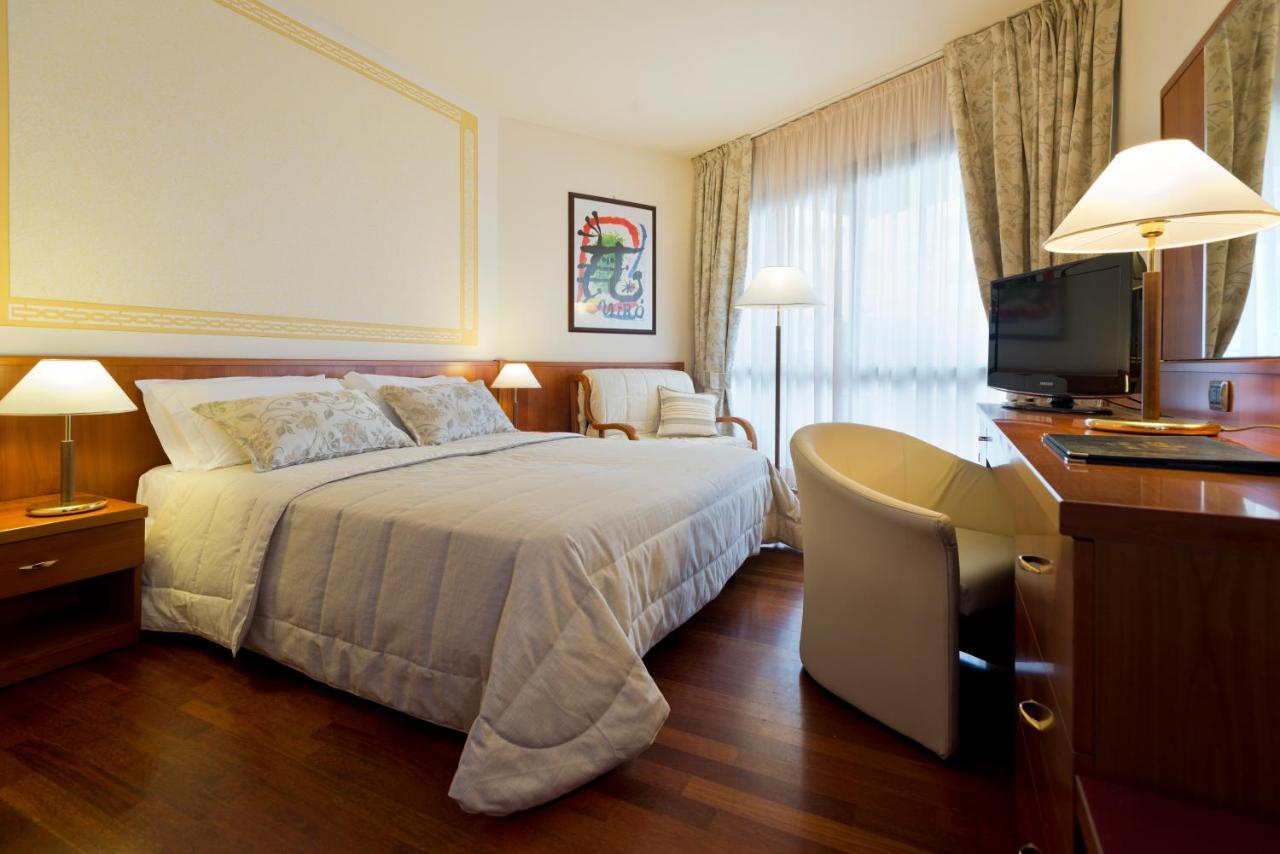 Single Room Balcony