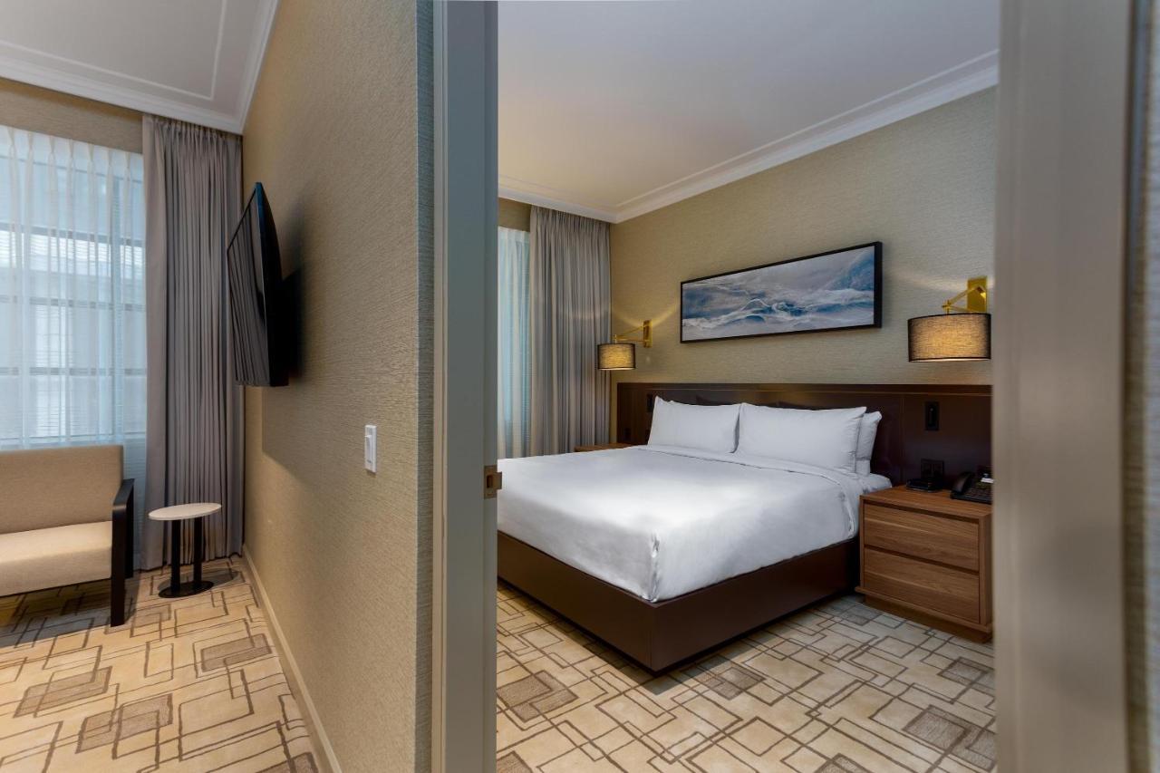 One Bedroom Royal Suite 1 King Bed,1328935742:JPEG