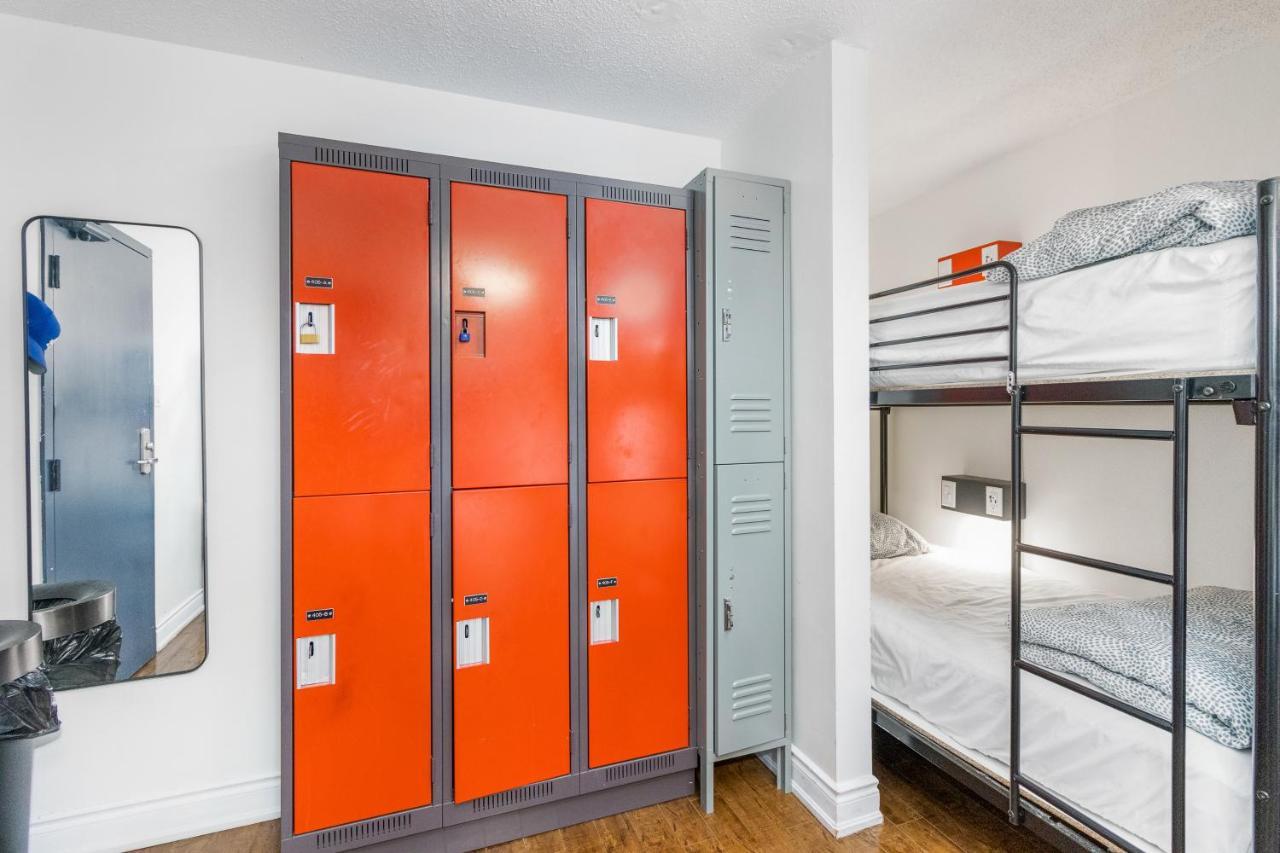 Cama en habitación compartida de 8 camas