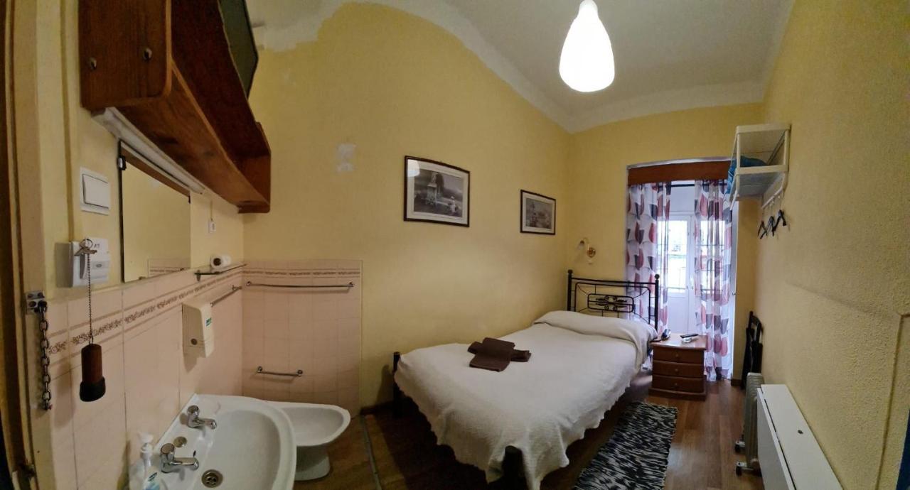Single Room,1330648157:JPEG
