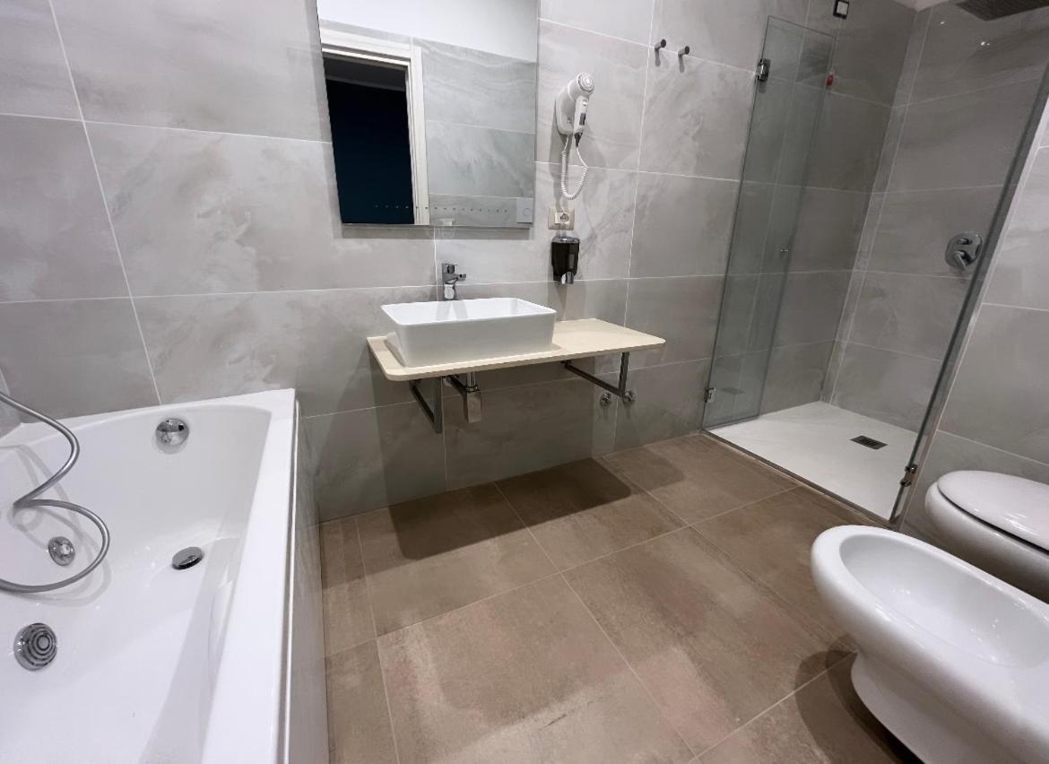 Deluxe Double or Twin Room Spa Bath,1341533522:JPEG