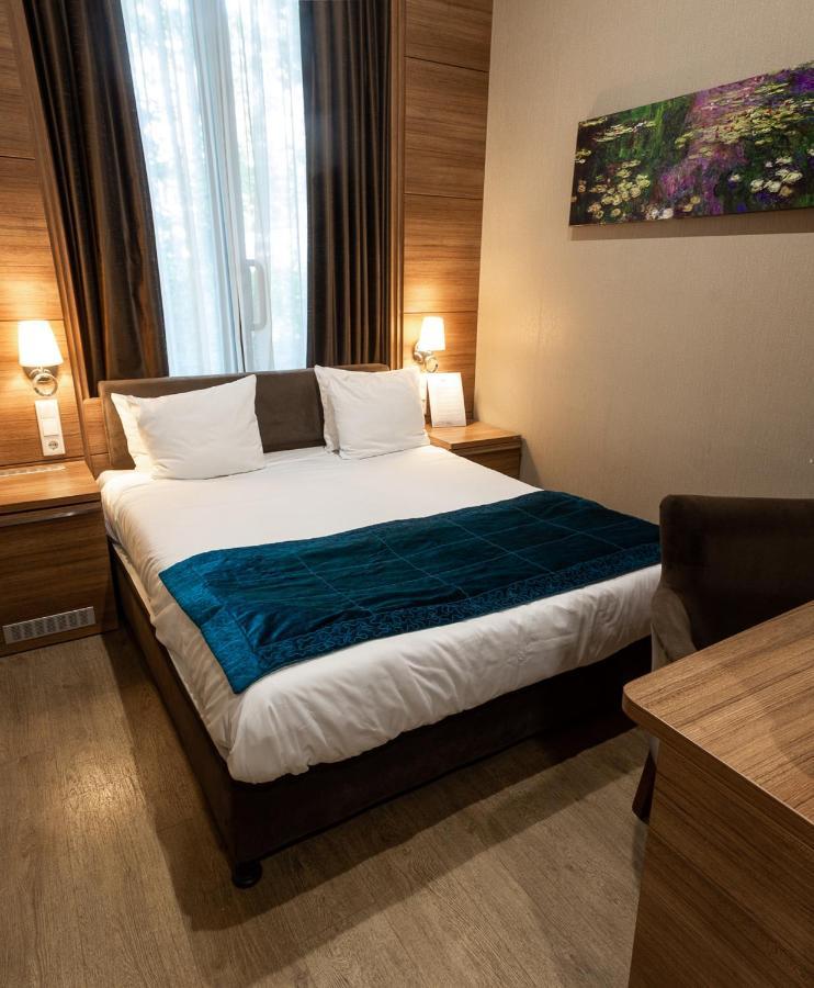 Small Double Room,215460266:JPEG