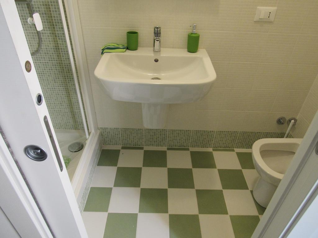 Double Room Private Bathroom,133414368:JPEG
