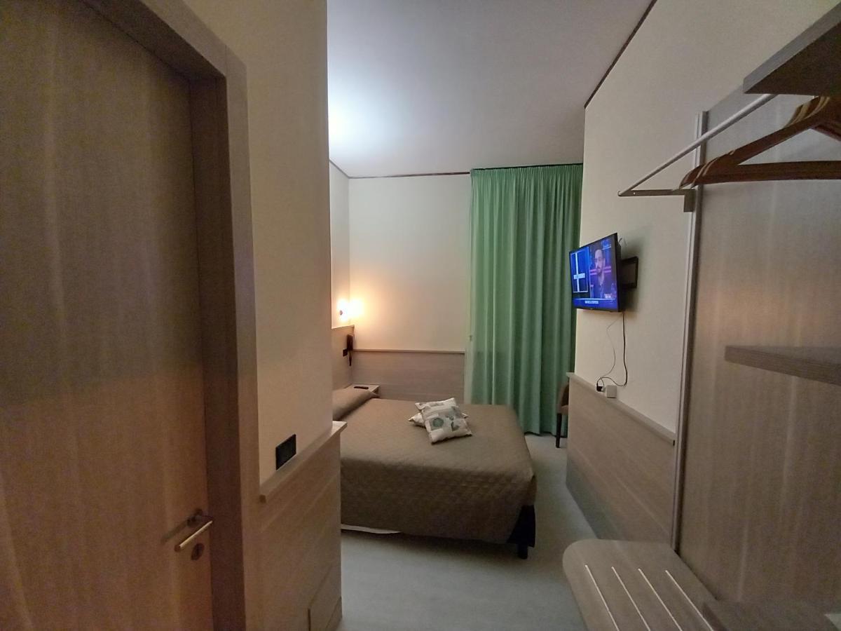 Queen Room,1114908348:JPEG