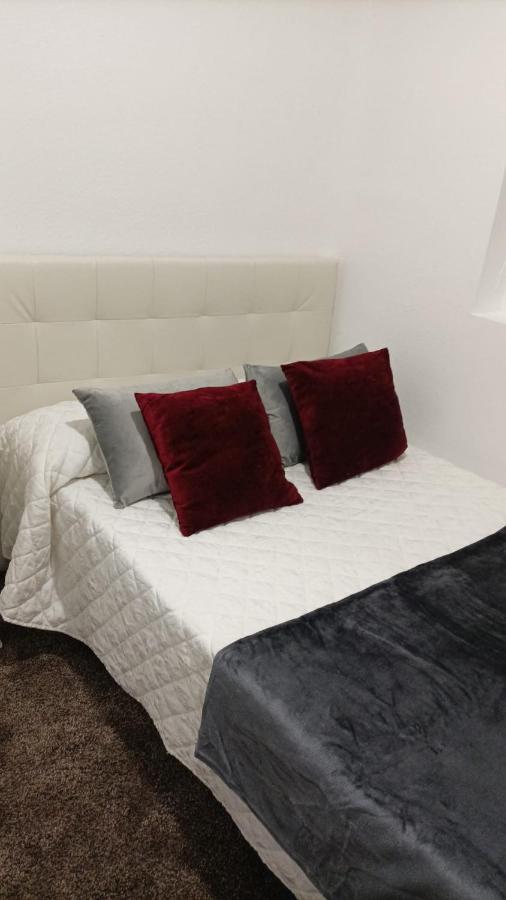Single Room,1342035449:JPEG