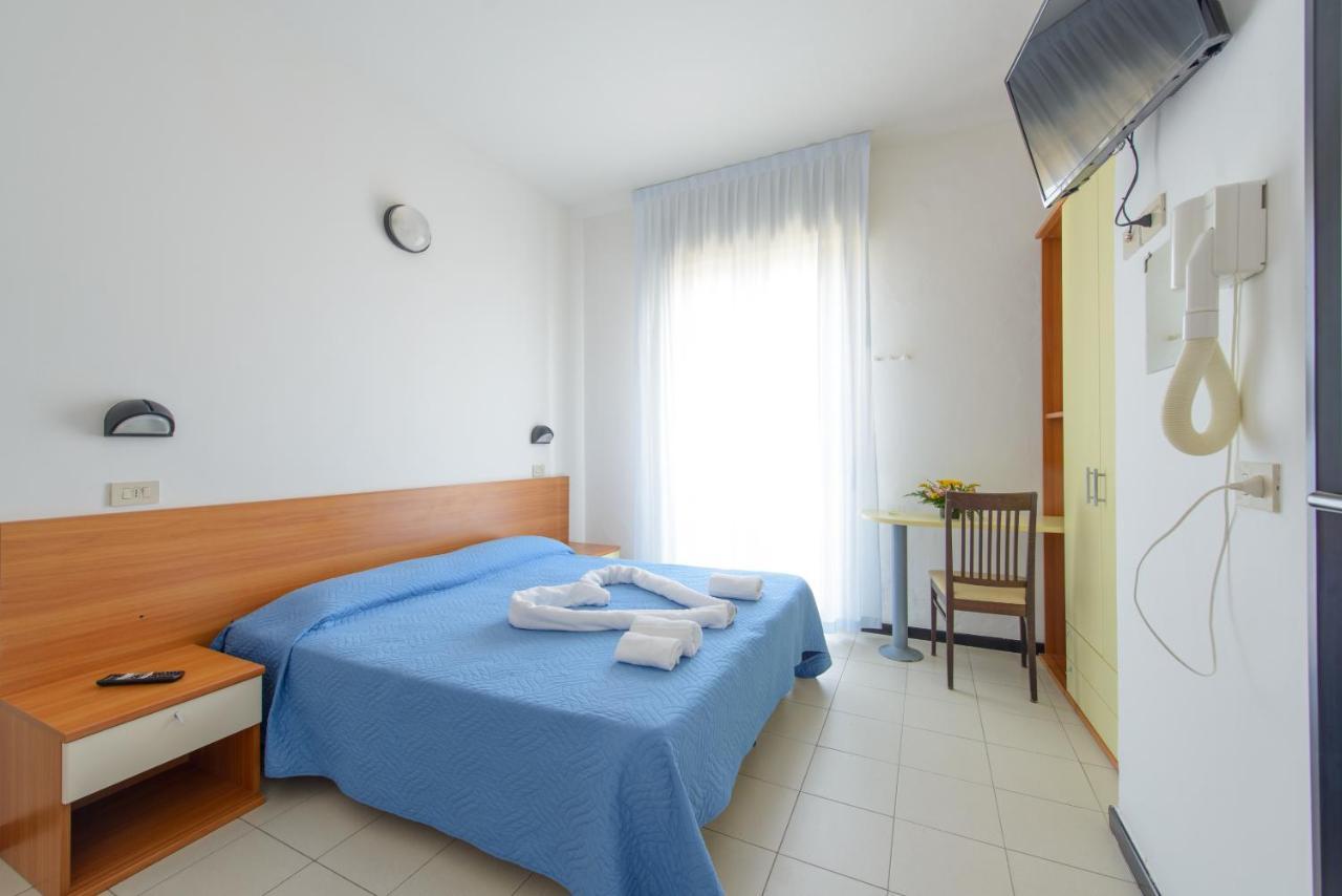Classic Double Room Balcony Partial Sea View,1339914275:JPEG