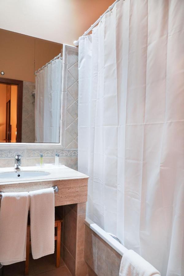 Budget Double or Twin Room,1340210183:JPEG