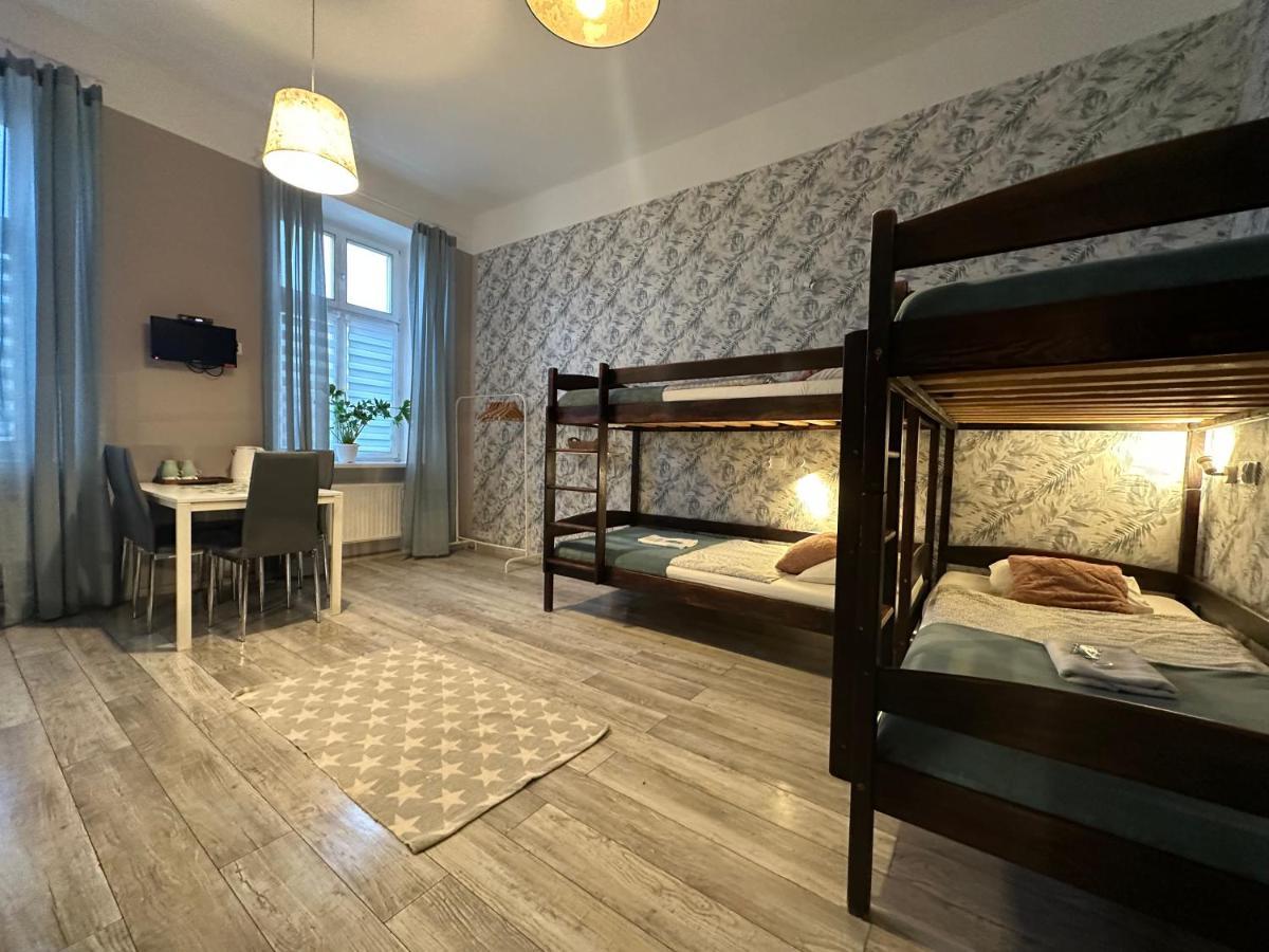 8 Bed Room