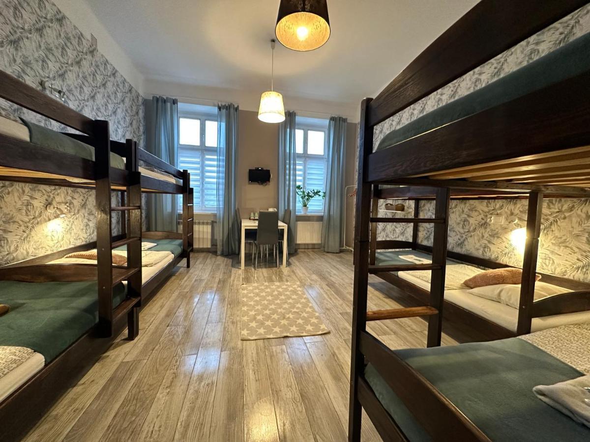 8 Bed Room