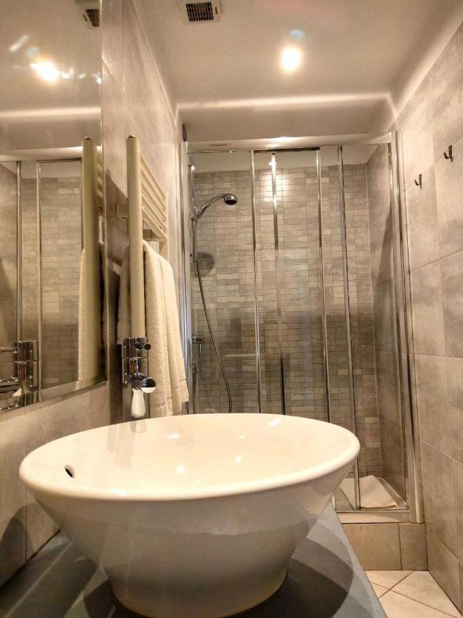 Double Room,1351952056:JPEG