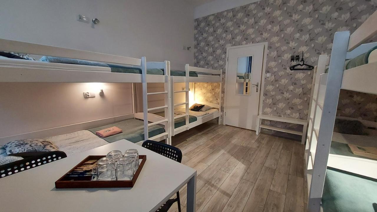 8 Bed Room