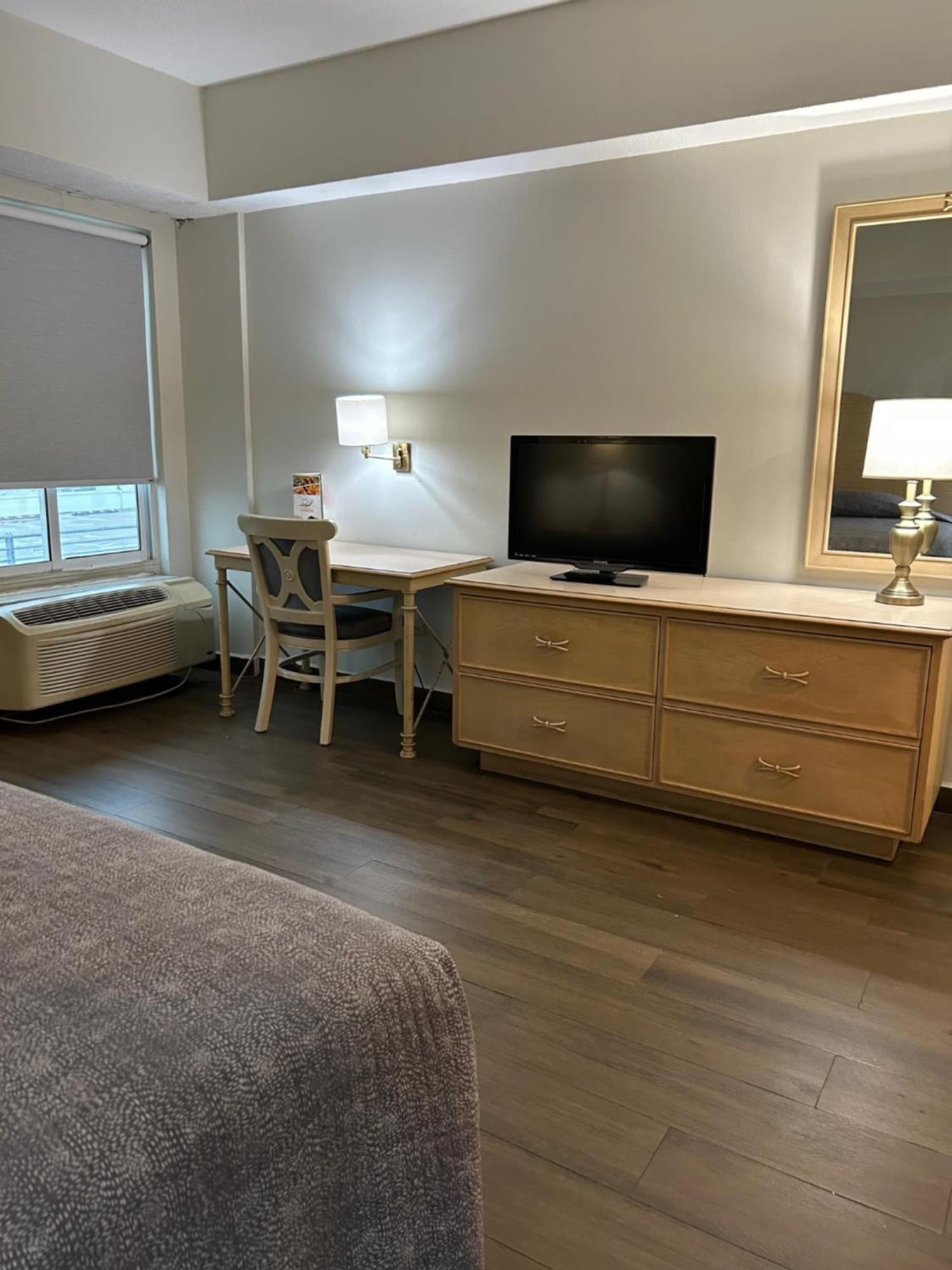 Habitación con cama extragrande.