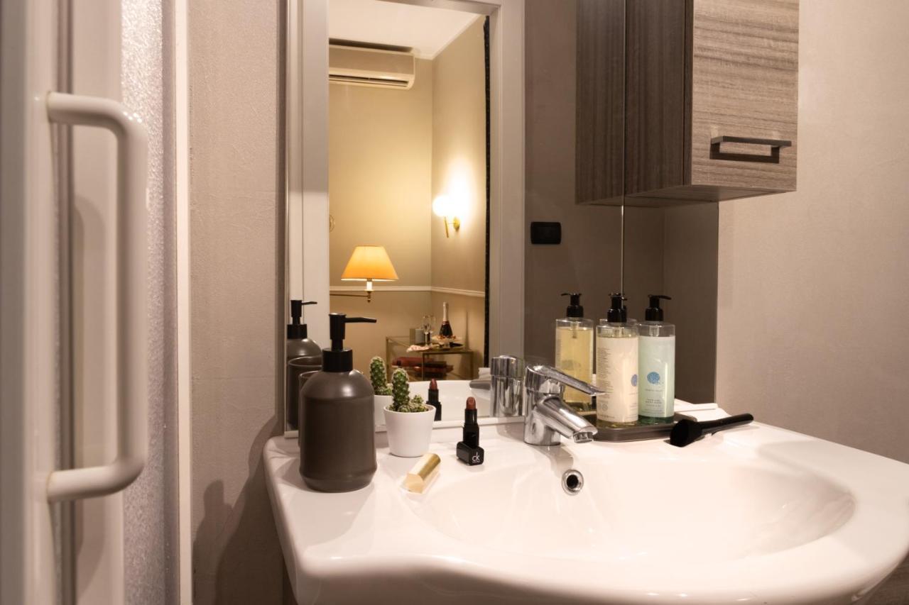 Single Room Bathroom,1347745547:JPEG