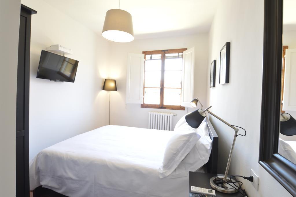 Small Double Room,713093383:JPEG