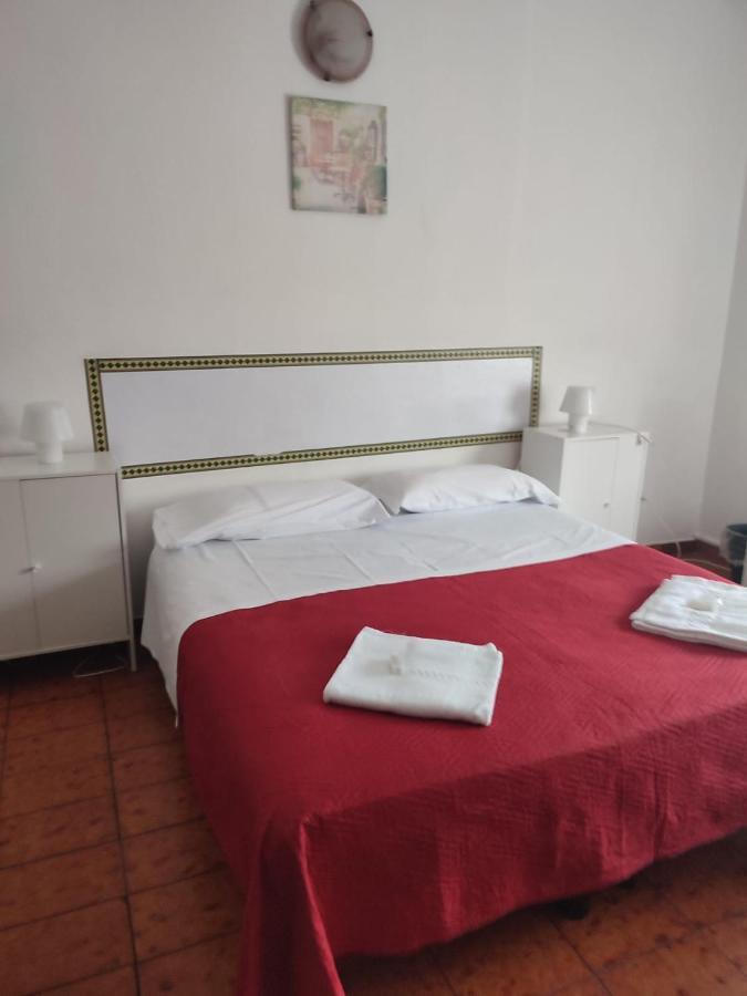 Large Double or Twin Room,1372489715:JPEG