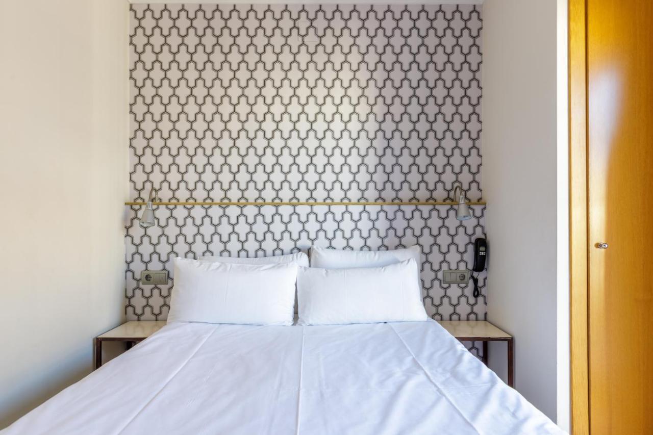 Small Double Room,1351424035:JPEG