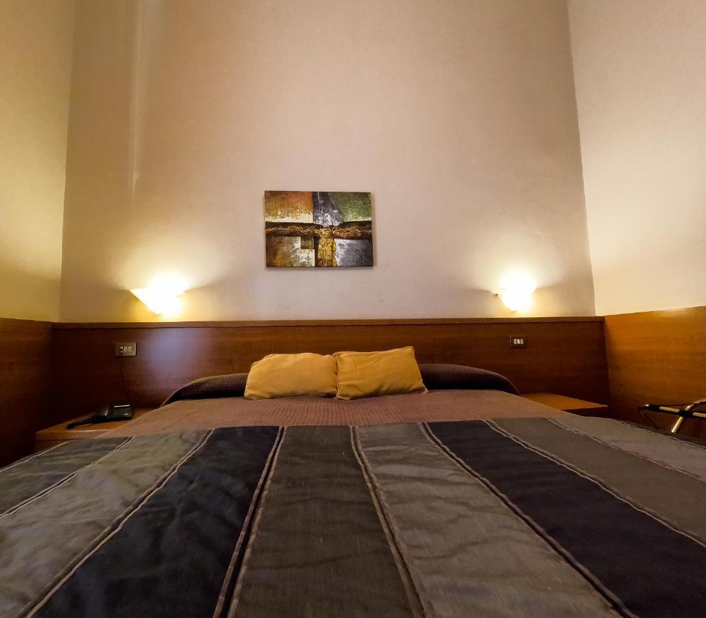 Double or Twin Room,1351523632:JPEG