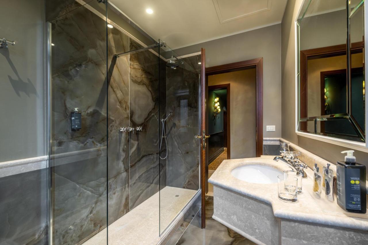 Family Room,1352112247:JPEG