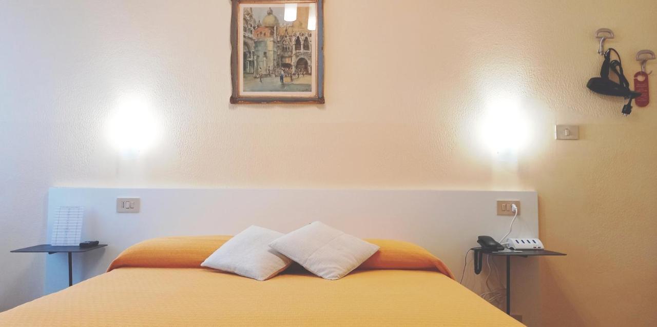 Deluxe Double Room,1352413876:JPEG