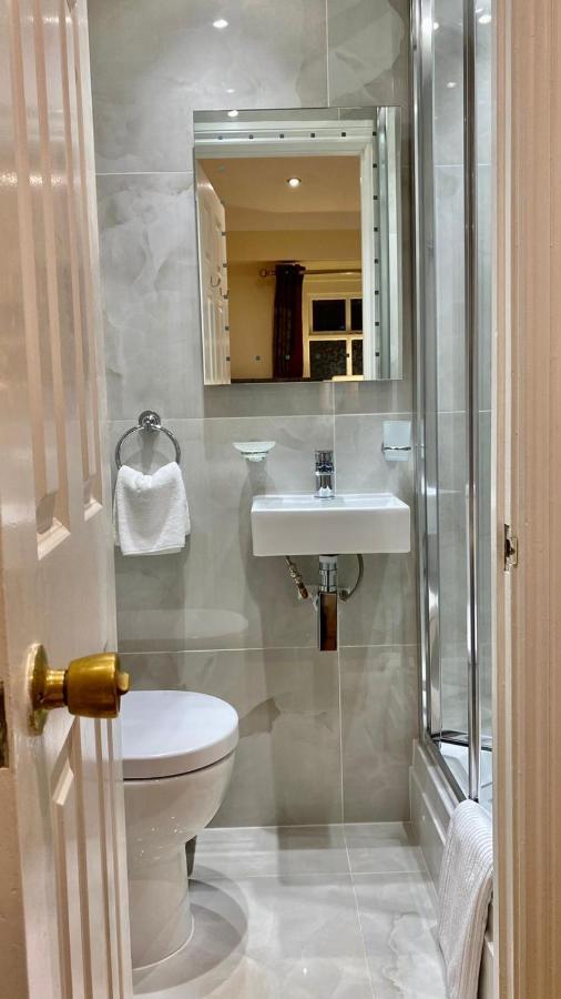 Double Room,1353266806:JPEG
