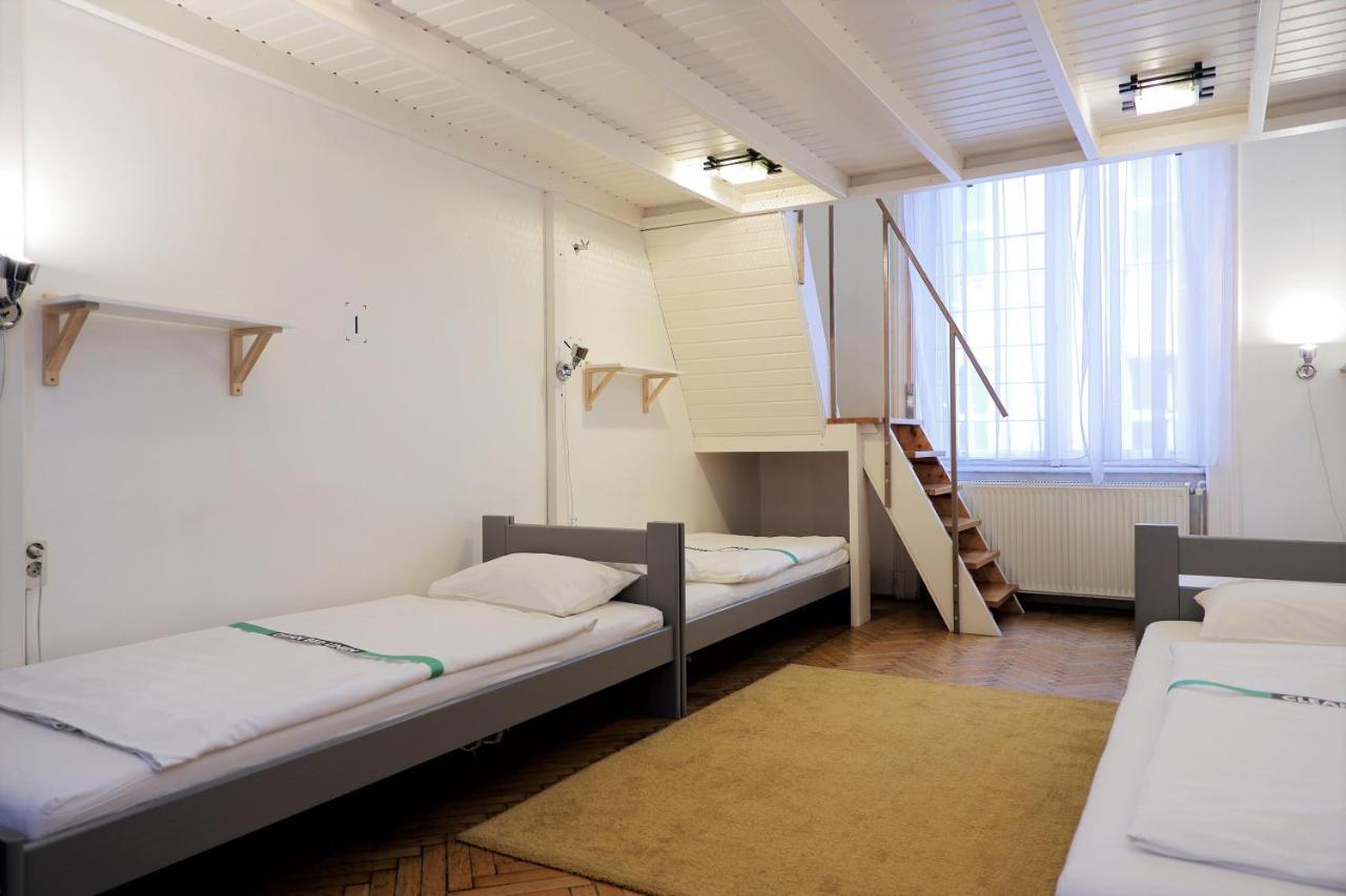 Single Bed Mixed 6-Bed Dormitory Room,1353597112:JPEG