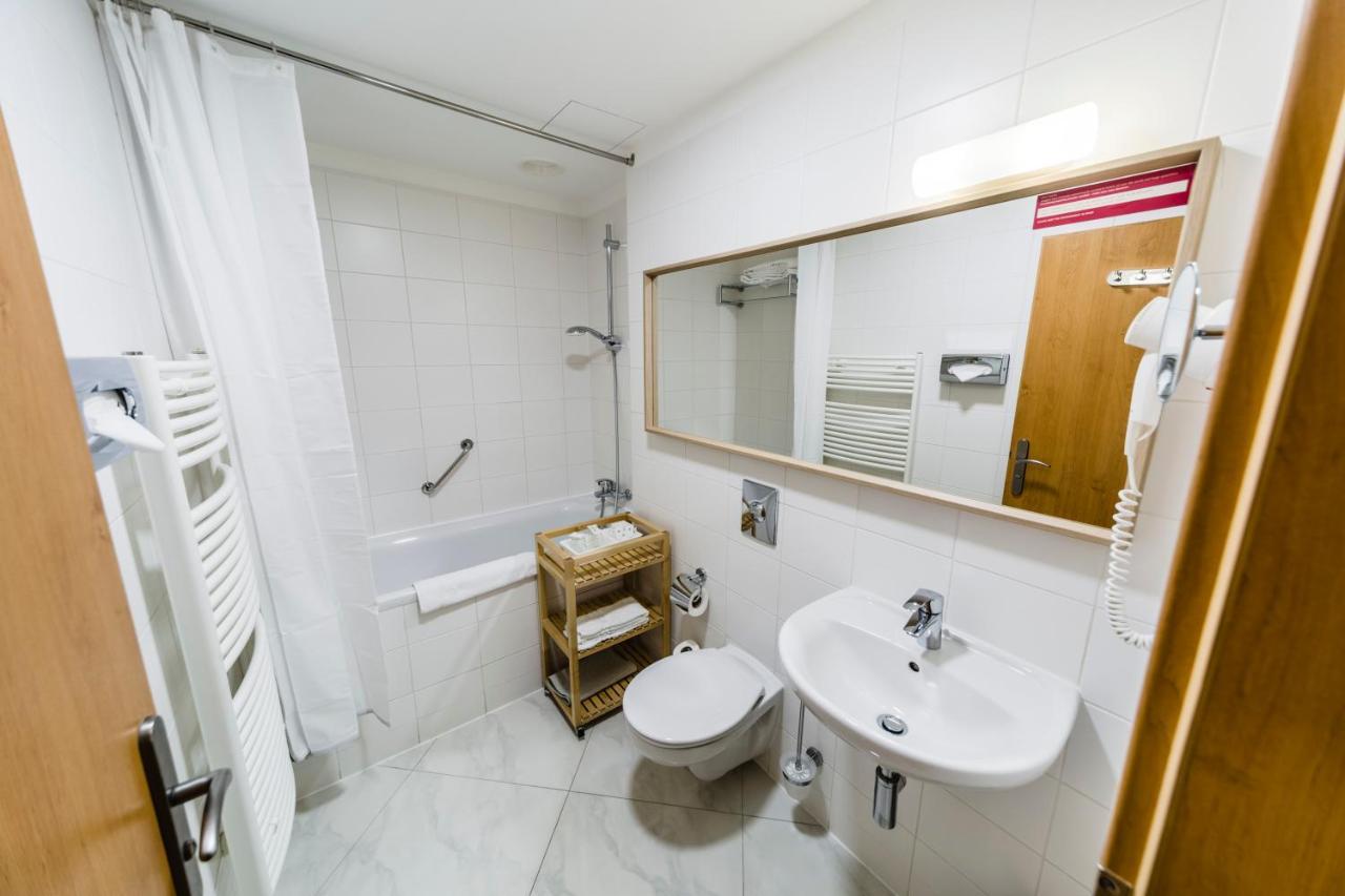 Double or Twin Room City View,1356919358:JPEG