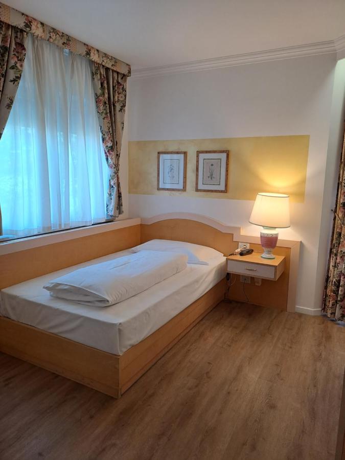 Single Room,641048184:JPEG
