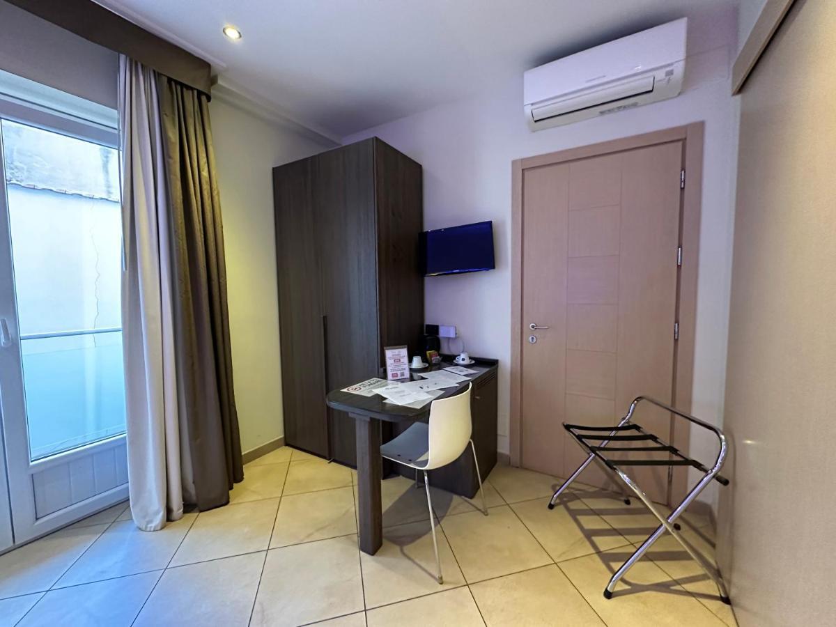 Double or Twin Room Disability Access,1357620392:JPEG
