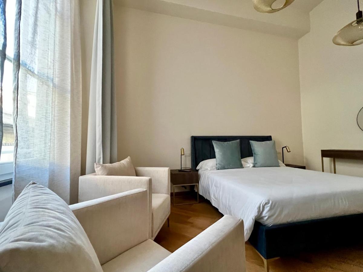Deluxe Double Room Shower,1364300954:JPEG