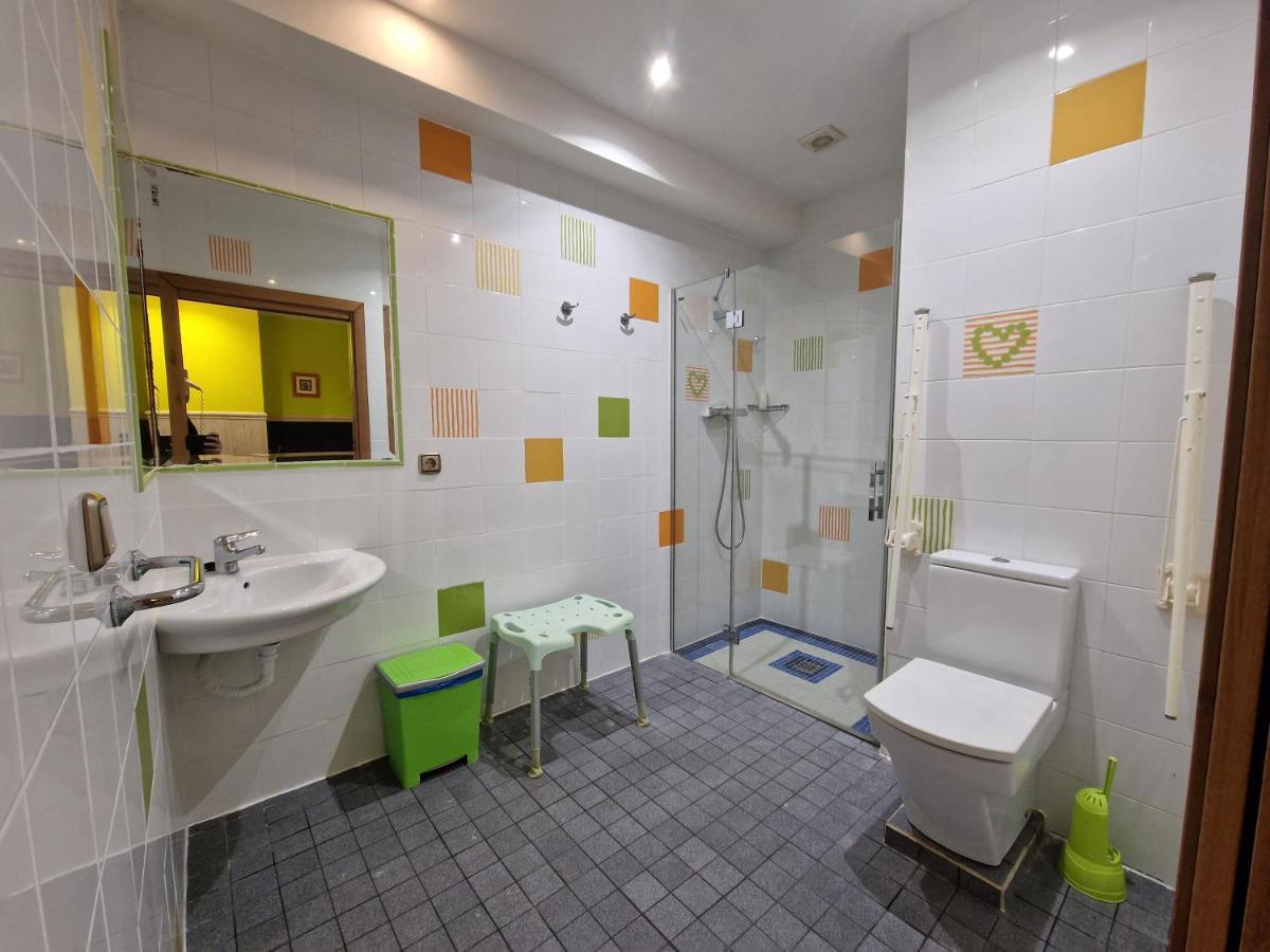 Single Room,1360135475:JPEG
