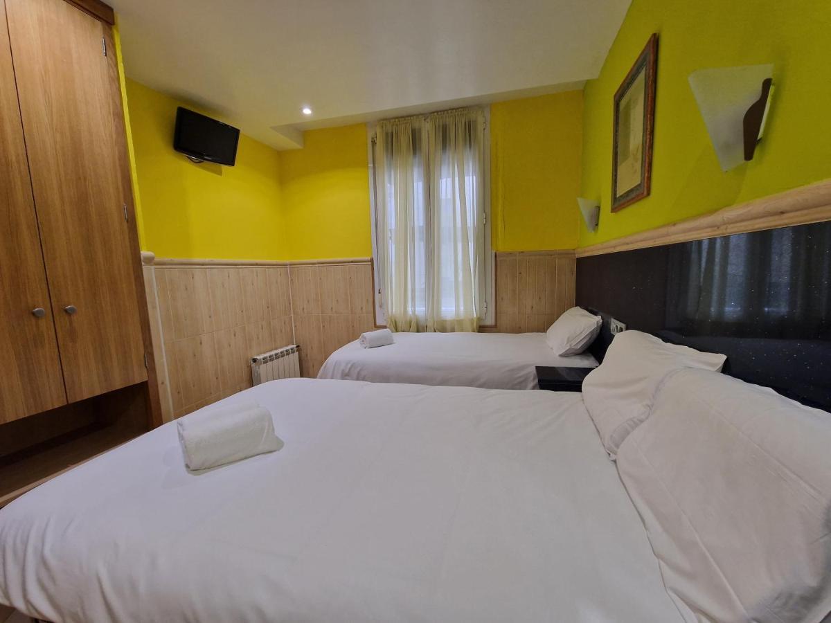 Twin Room,1360336034:JPEG