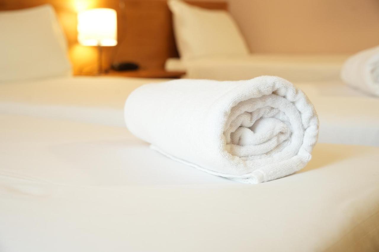 Small Double Room,1365347909:JPEG
