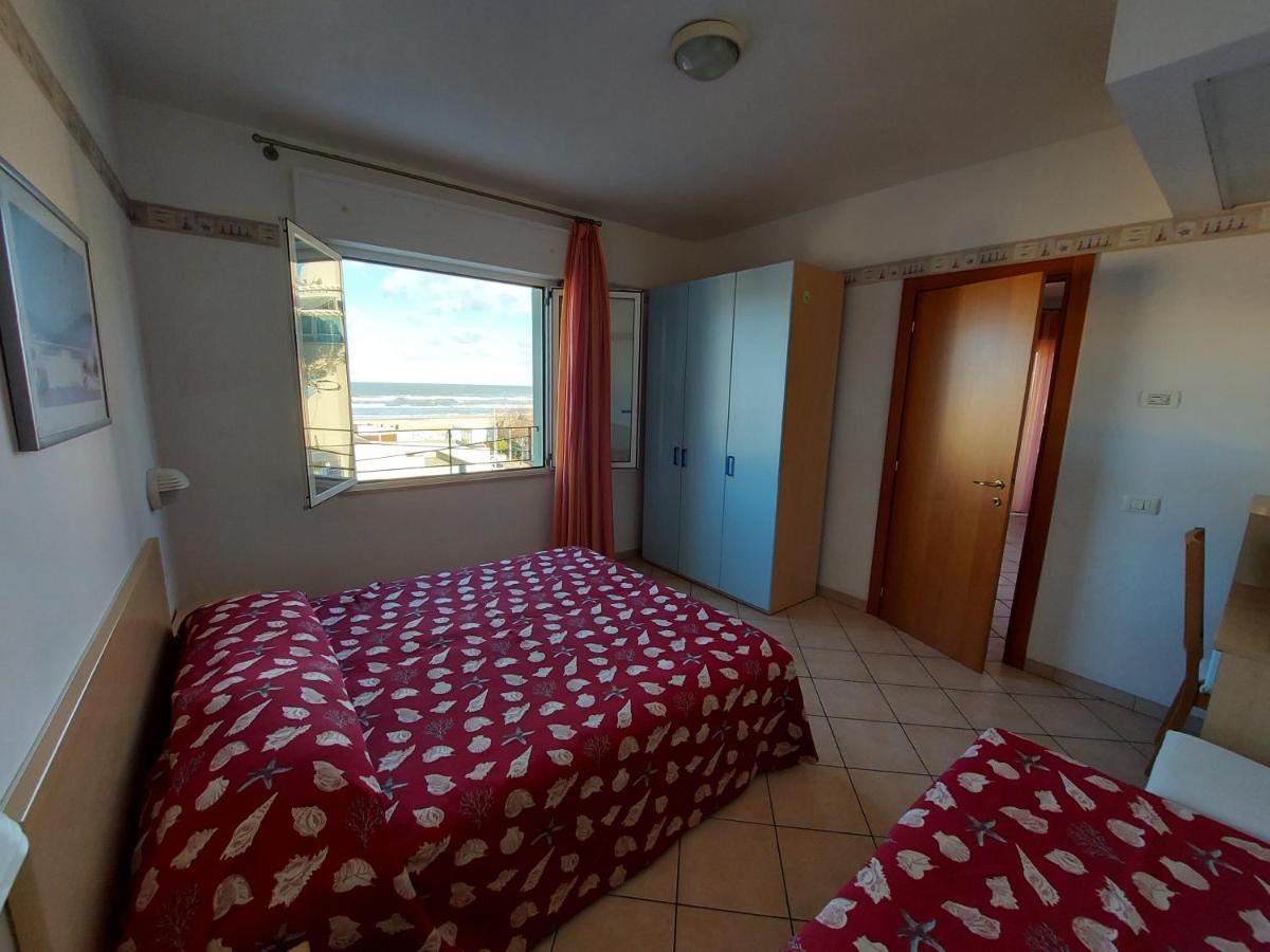 One-Bedroom Apartment Sea View