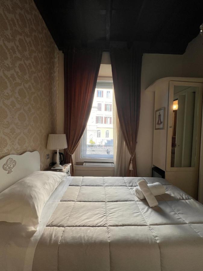 Single Room,814943579:JPEG