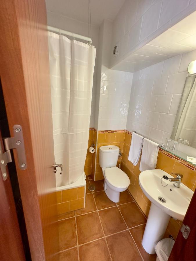 Standard Single Room,1364284808:JPEG