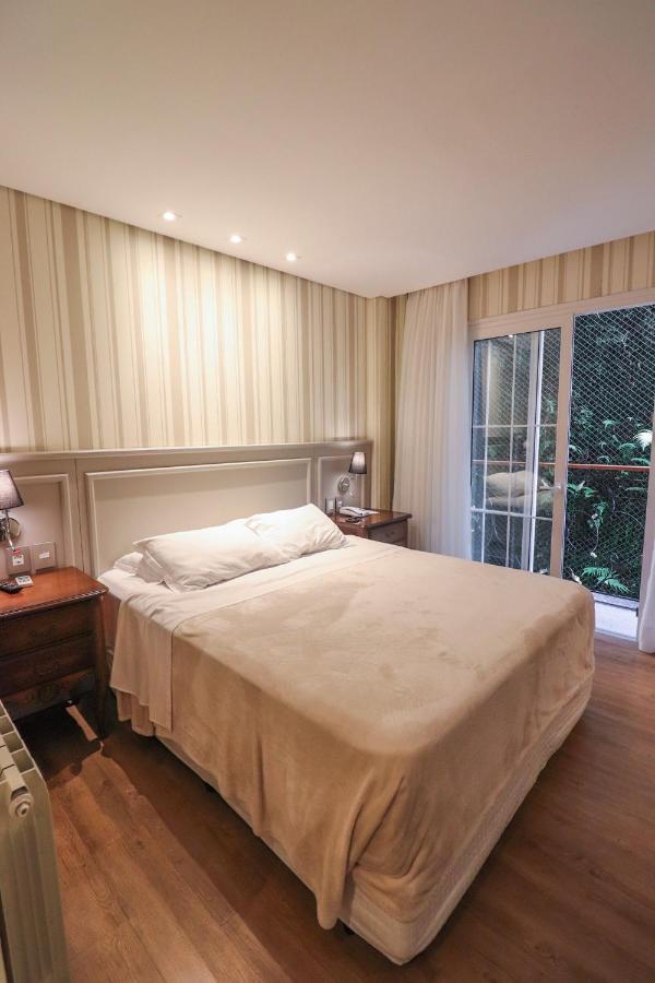 Deluxe Room,1365119447:JPEG