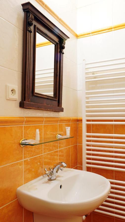 One-Bedroom Apartment Spa Bath
