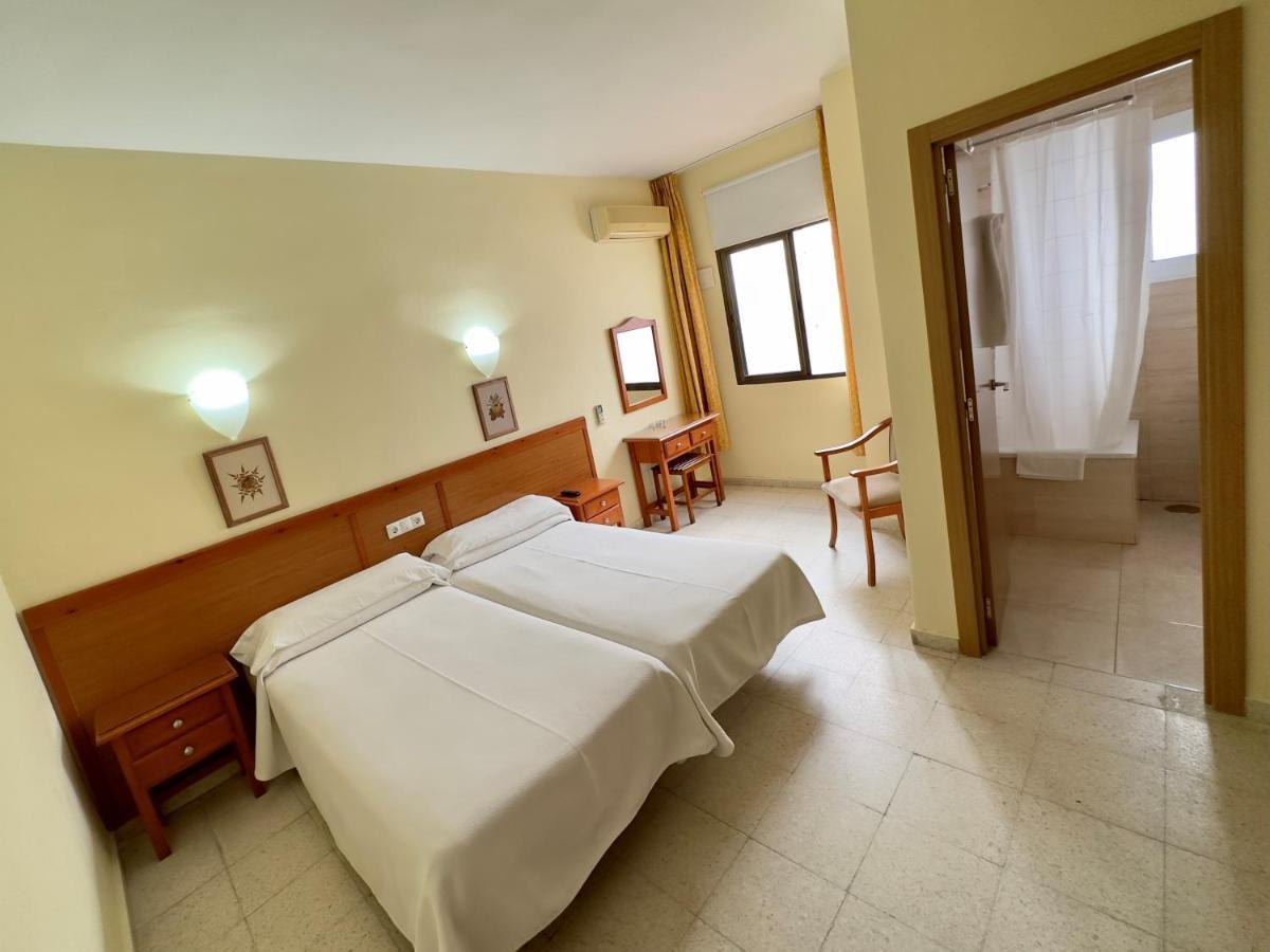 Standard Twin Room,1364801402:JPEG