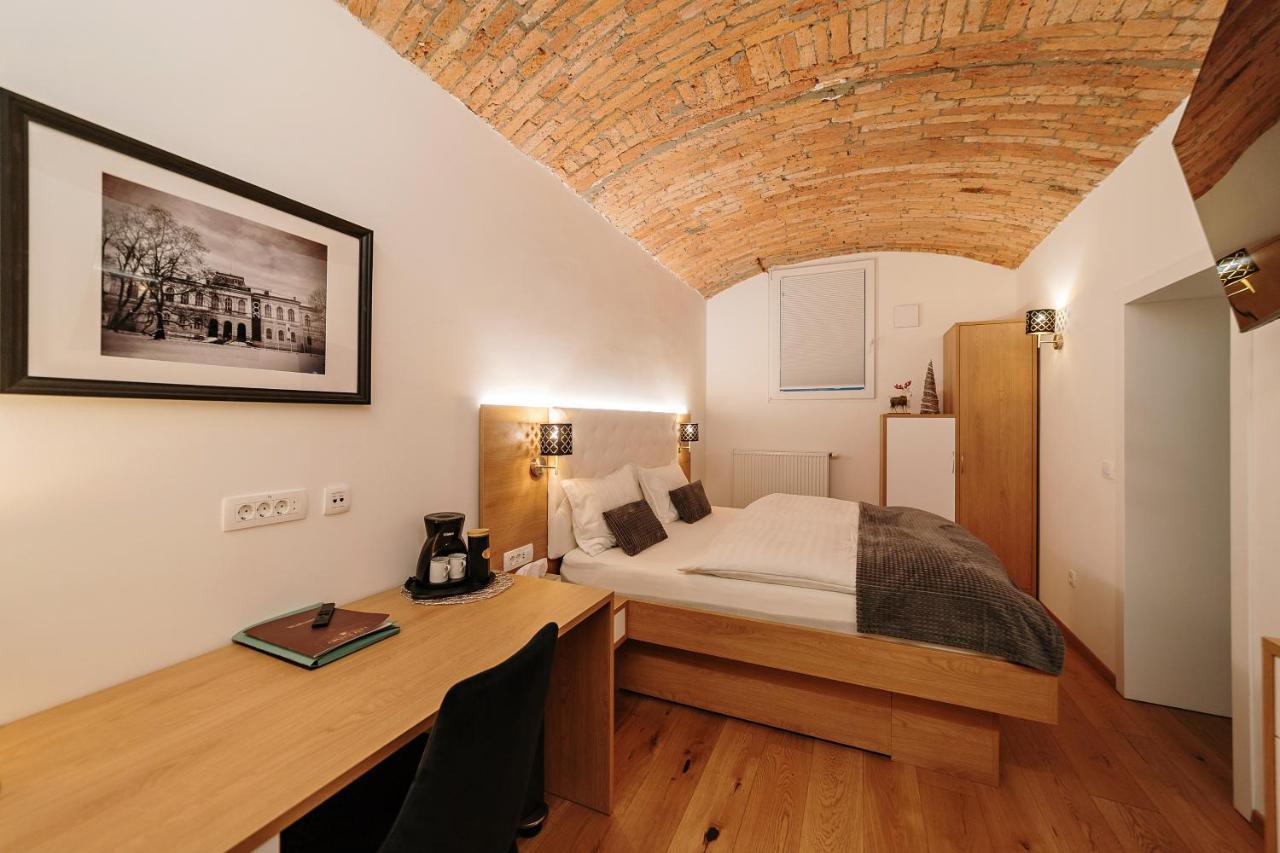 Superior Double Room Basement,1366629245:JPEG