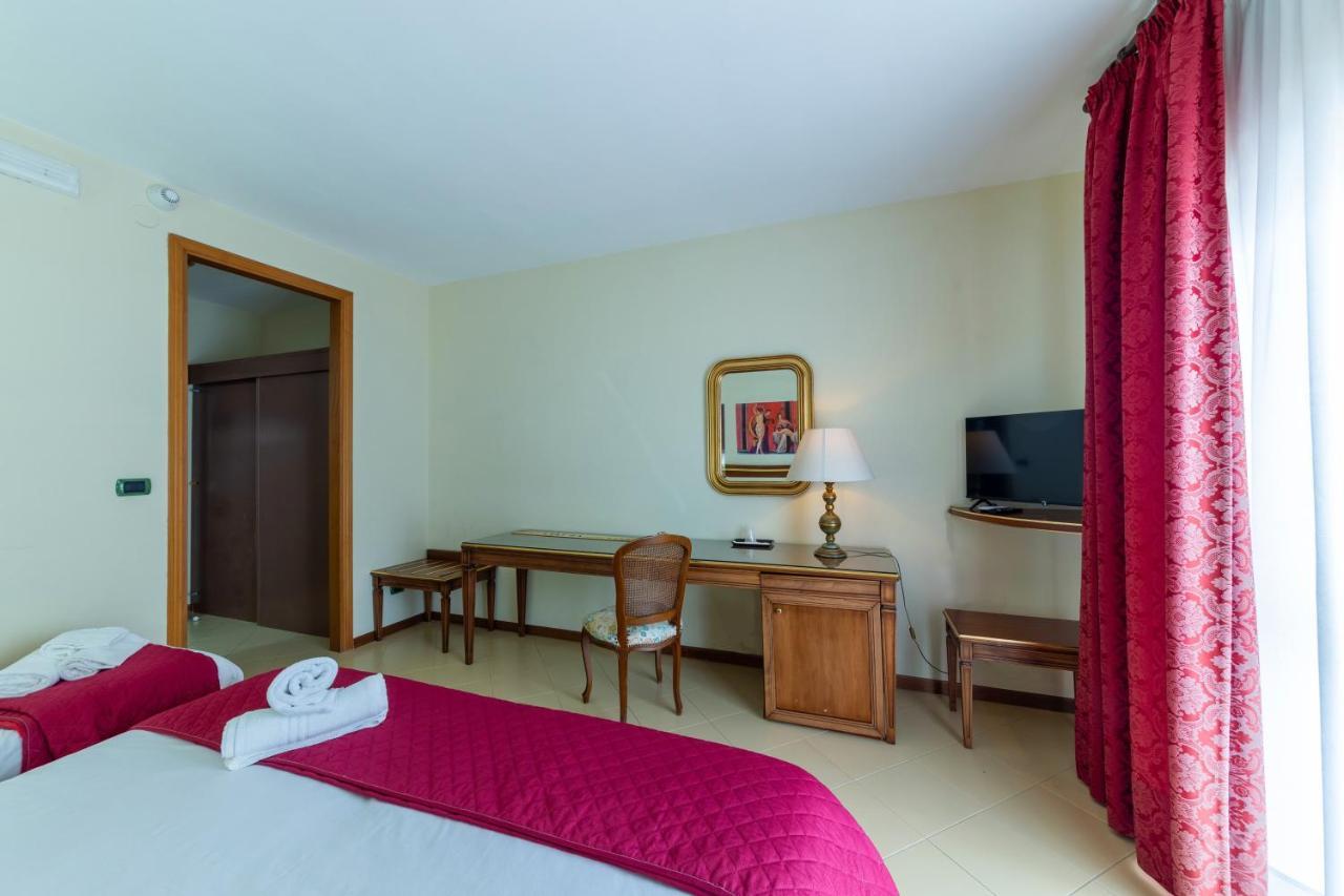 Classic Queen Room One Queen Bed One Single Bed Non-Smoking