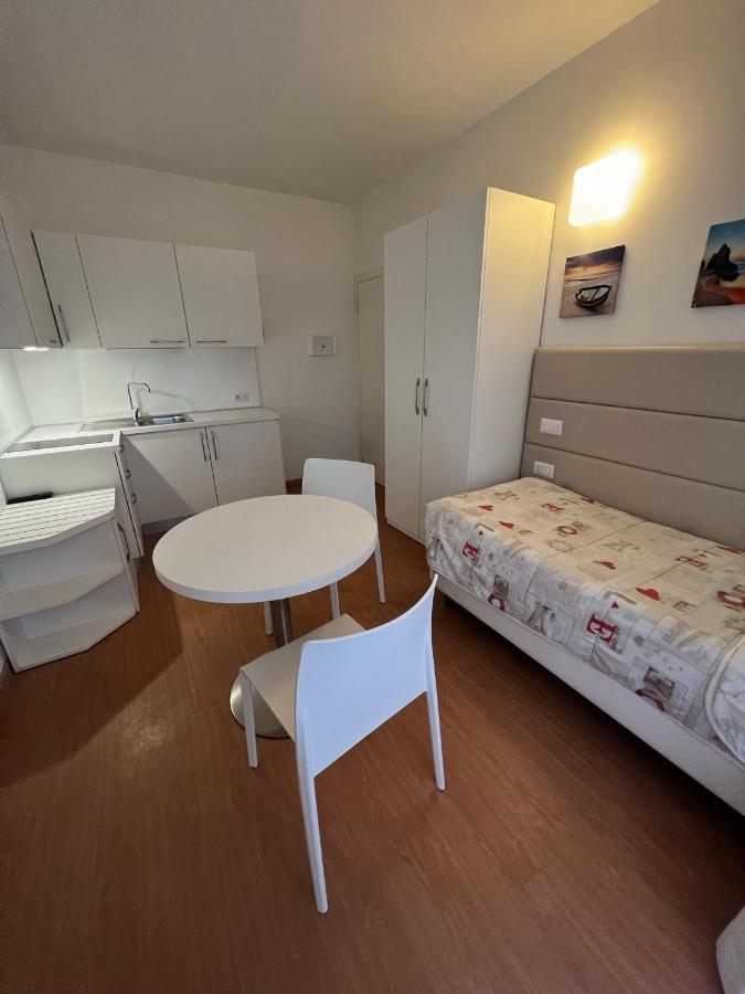 Single Room,1371195806:JPEG