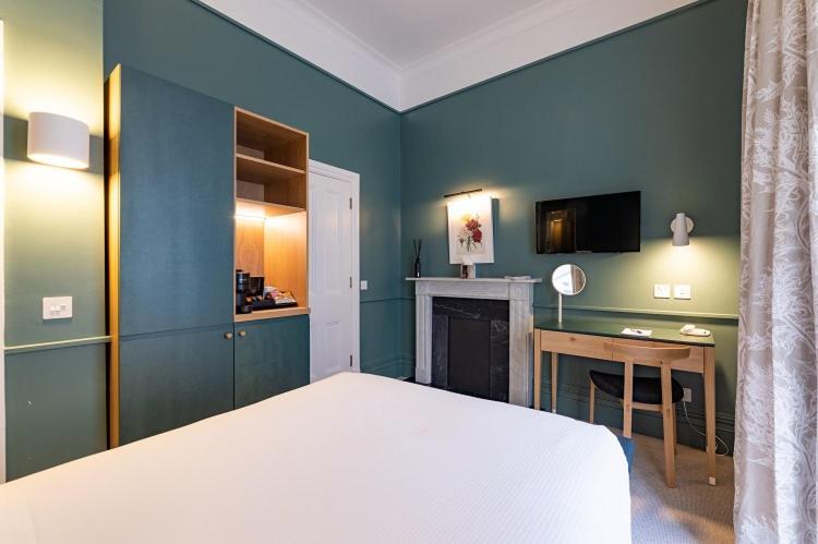 Small Double Room,1371554603:JPEG