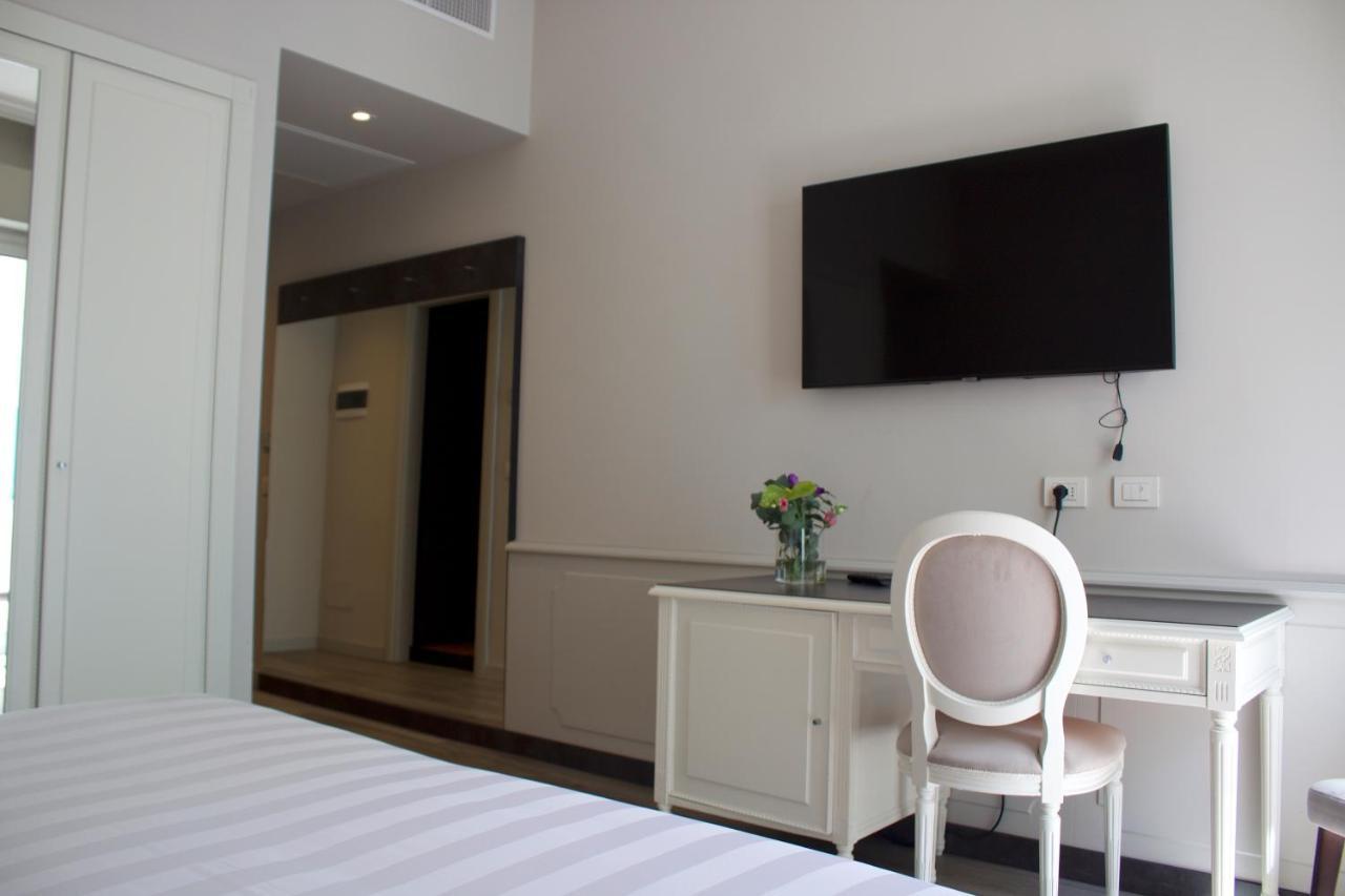 Deluxe Double or Twin Room Side Sea View,1382299520:JPEG