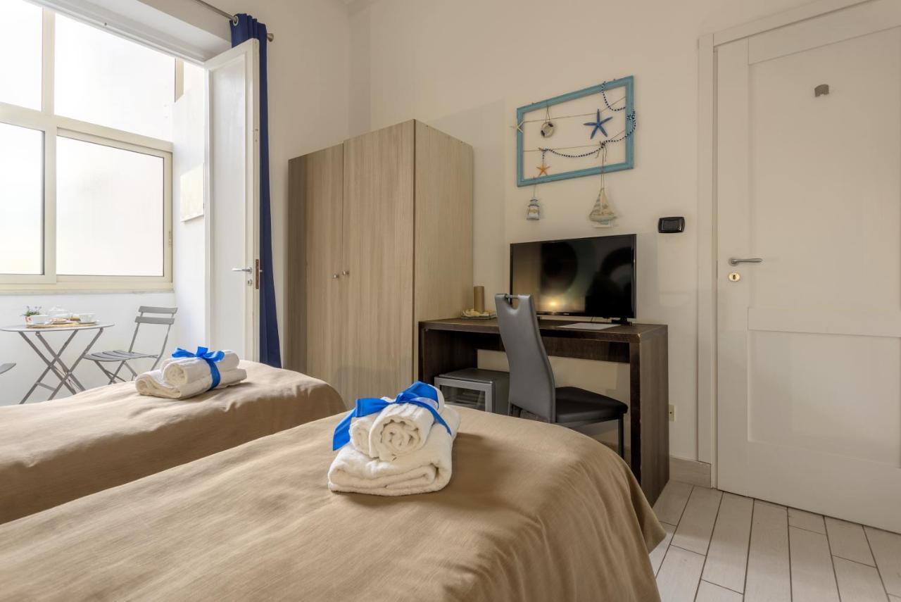 Camera Matrimoniale/Doppia con Letti Singoli con Bagno Privato Esterno