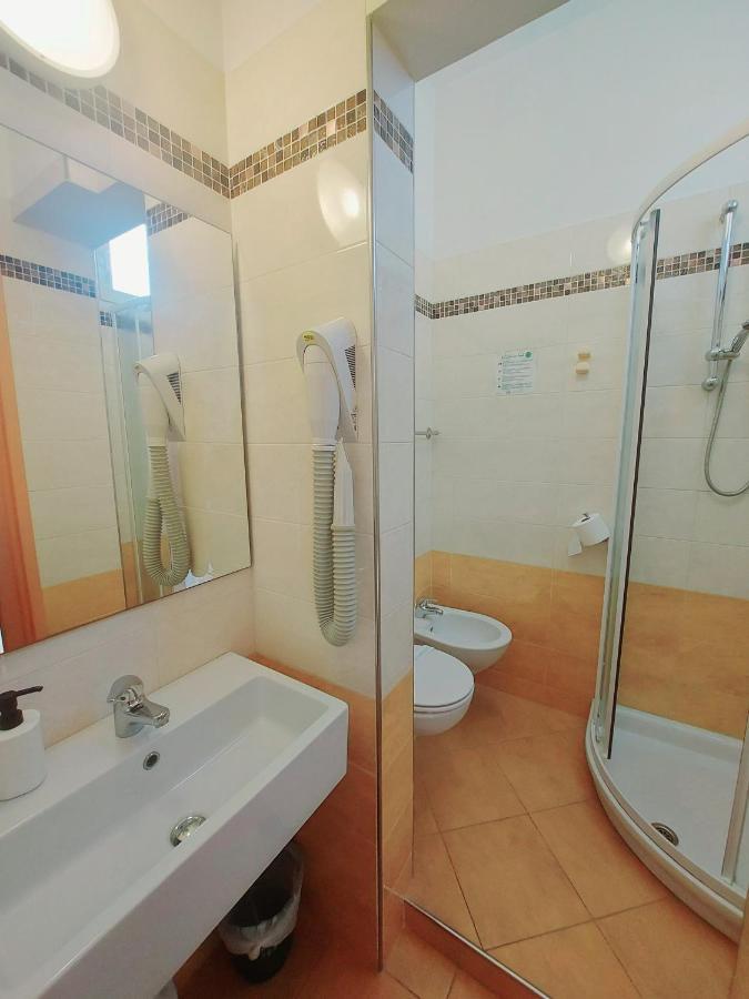 Economy Double or Twin Room,1377561572:JPEG