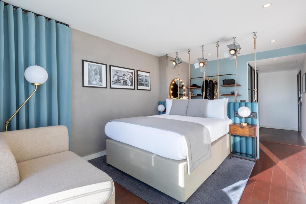 Premium Queen Room Balcony City View