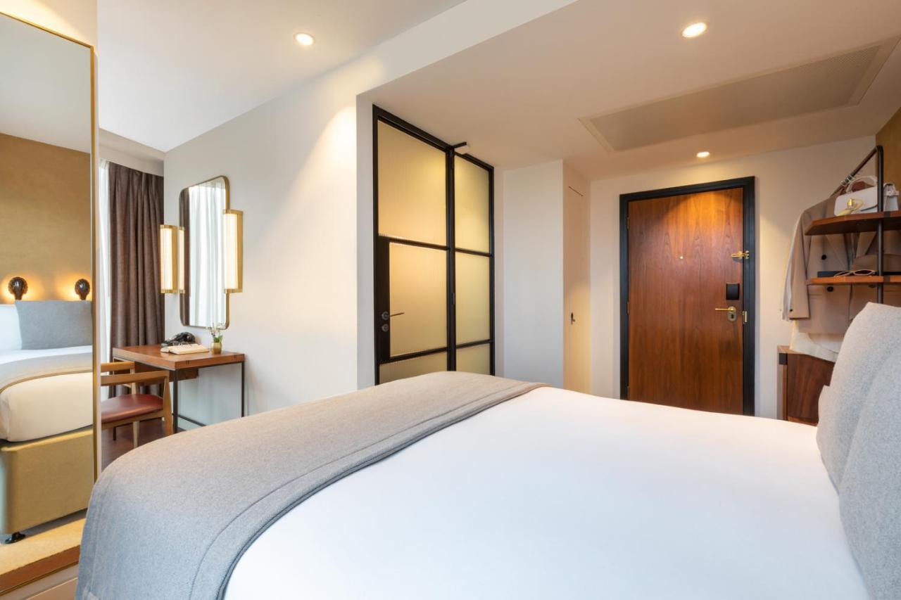 Premium Queen Room Balcony City View