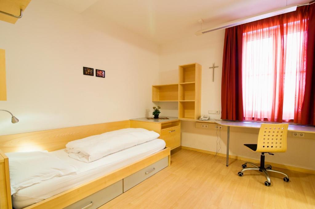 Single Room,1580616503:JPEG